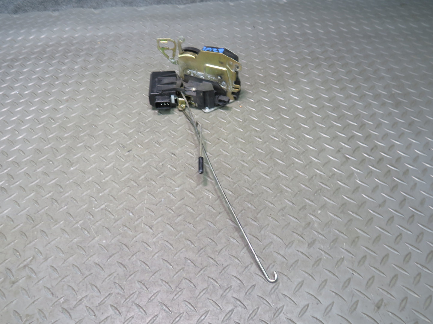 96-02 BMW E36/7 Z3 Left Driver Door Lock Latch Actuator 8397731 OEM