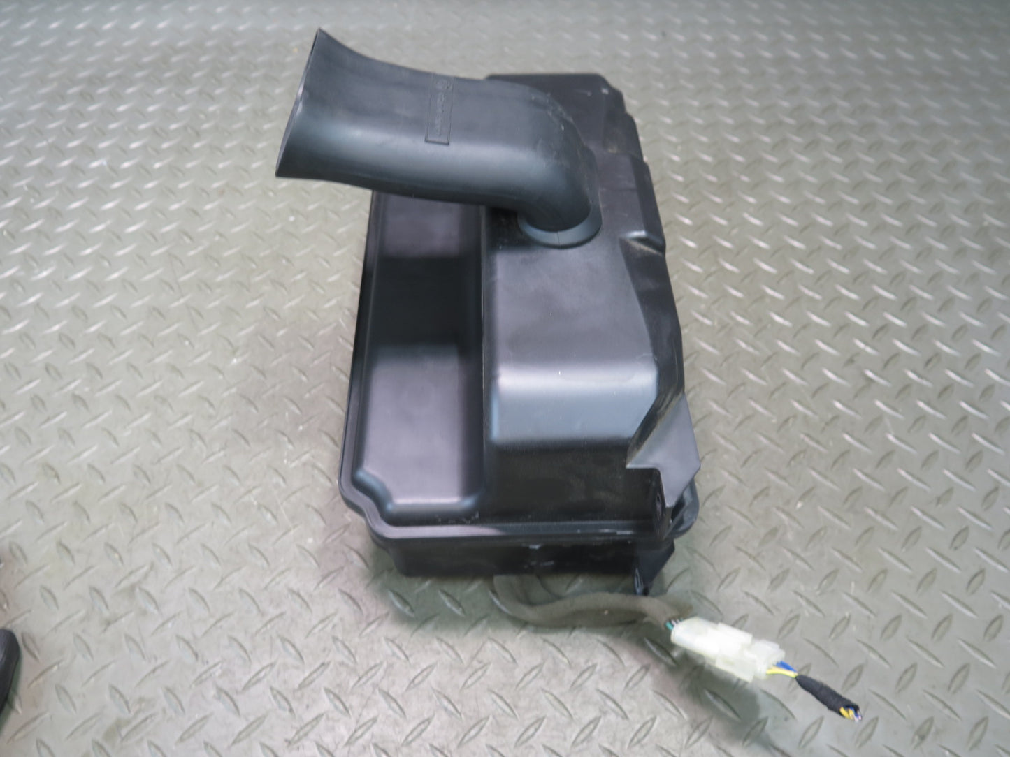 98-99 BMW E36/7 Z3 Roadster Rear Harman Kardon Subwoofer Box Speaker OEM
