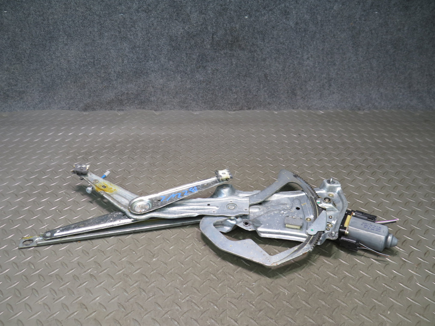 96-02 BMW E36/7 Z3 Roadster Left Driver Door Window Regulator w Motor OEM