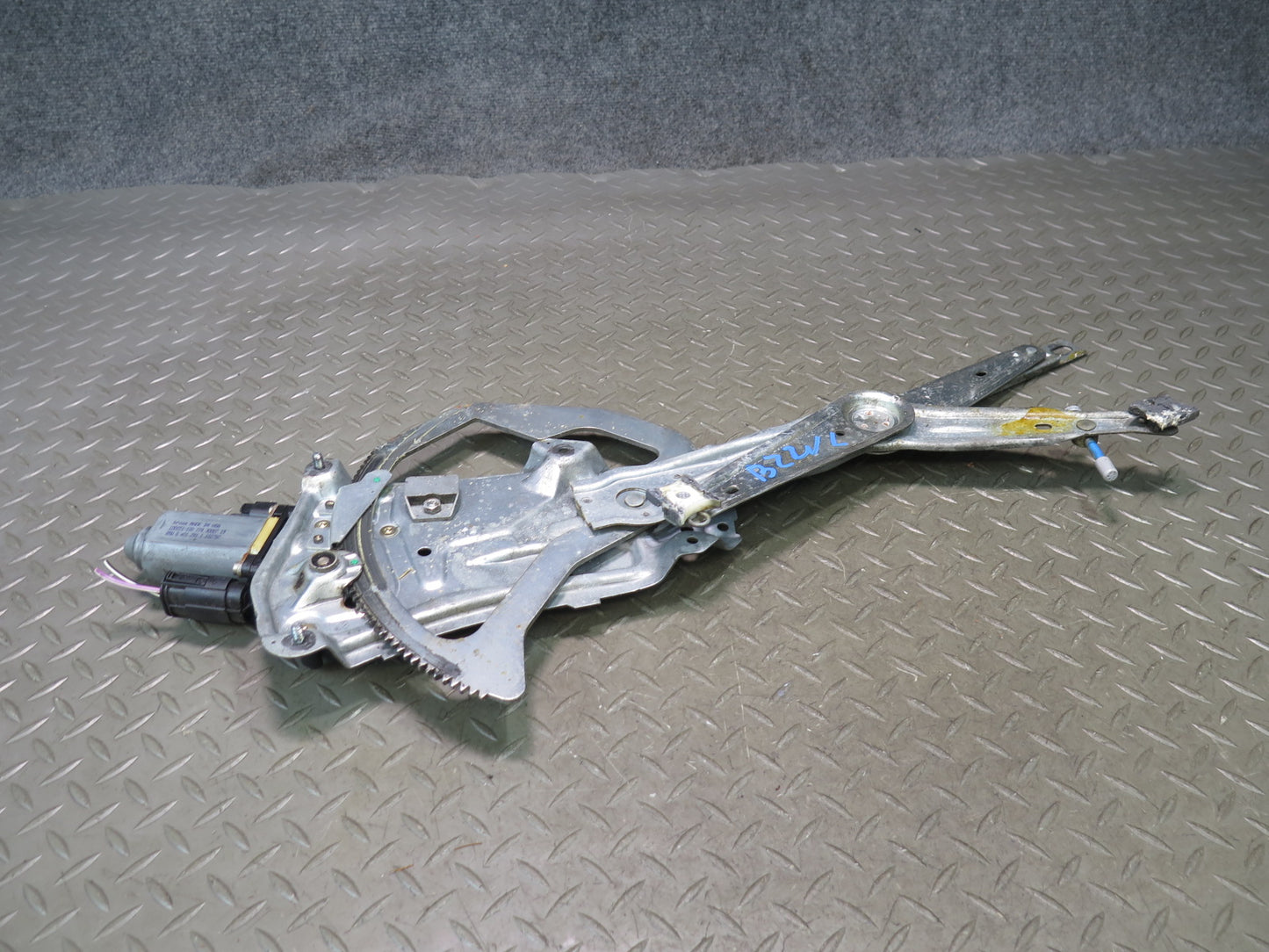 96-02 BMW E36/7 Z3 Roadster Left Driver Door Window Regulator w Motor OEM