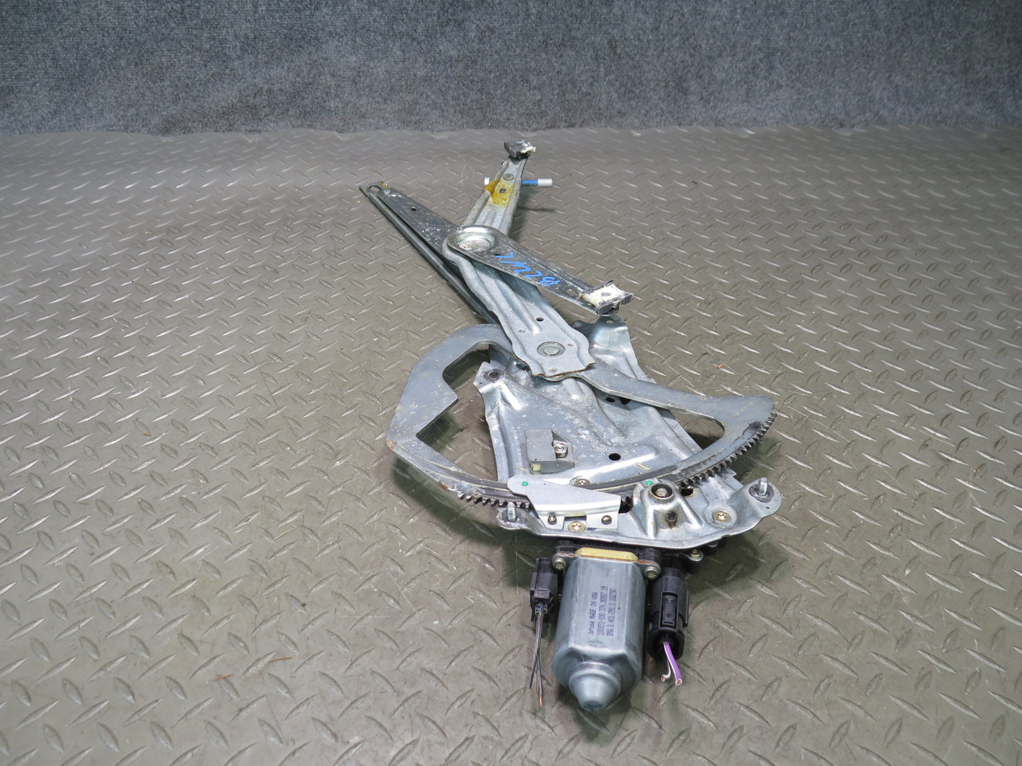 96-02 BMW E36/7 Z3 Roadster Left Driver Door Window Regulator w Motor OEM