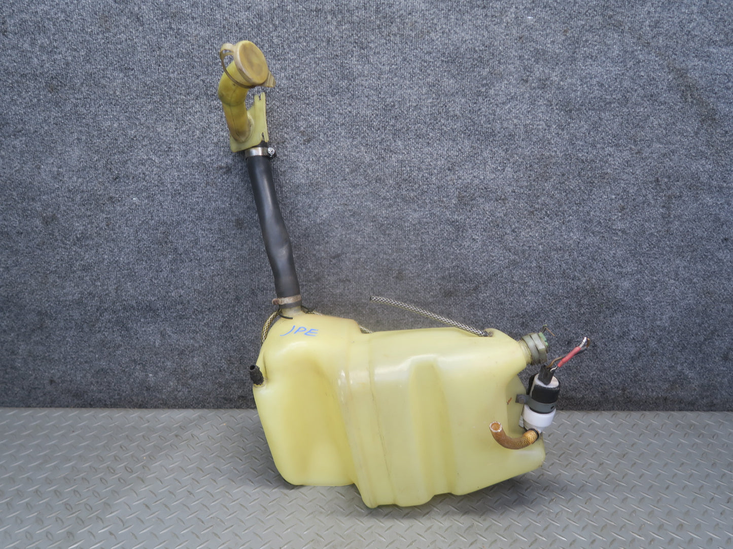 1984-1986 Porsche 928 Windshield Washer Fluid Reservoir Tank w Pump