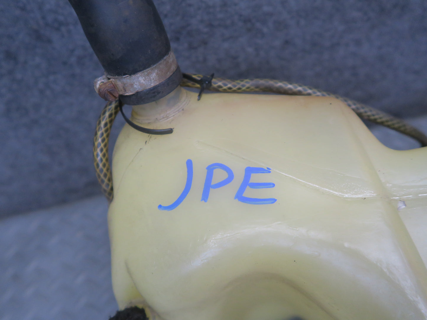 1984-1986 Porsche 928 Windshield Washer Fluid Reservoir Tank w Pump