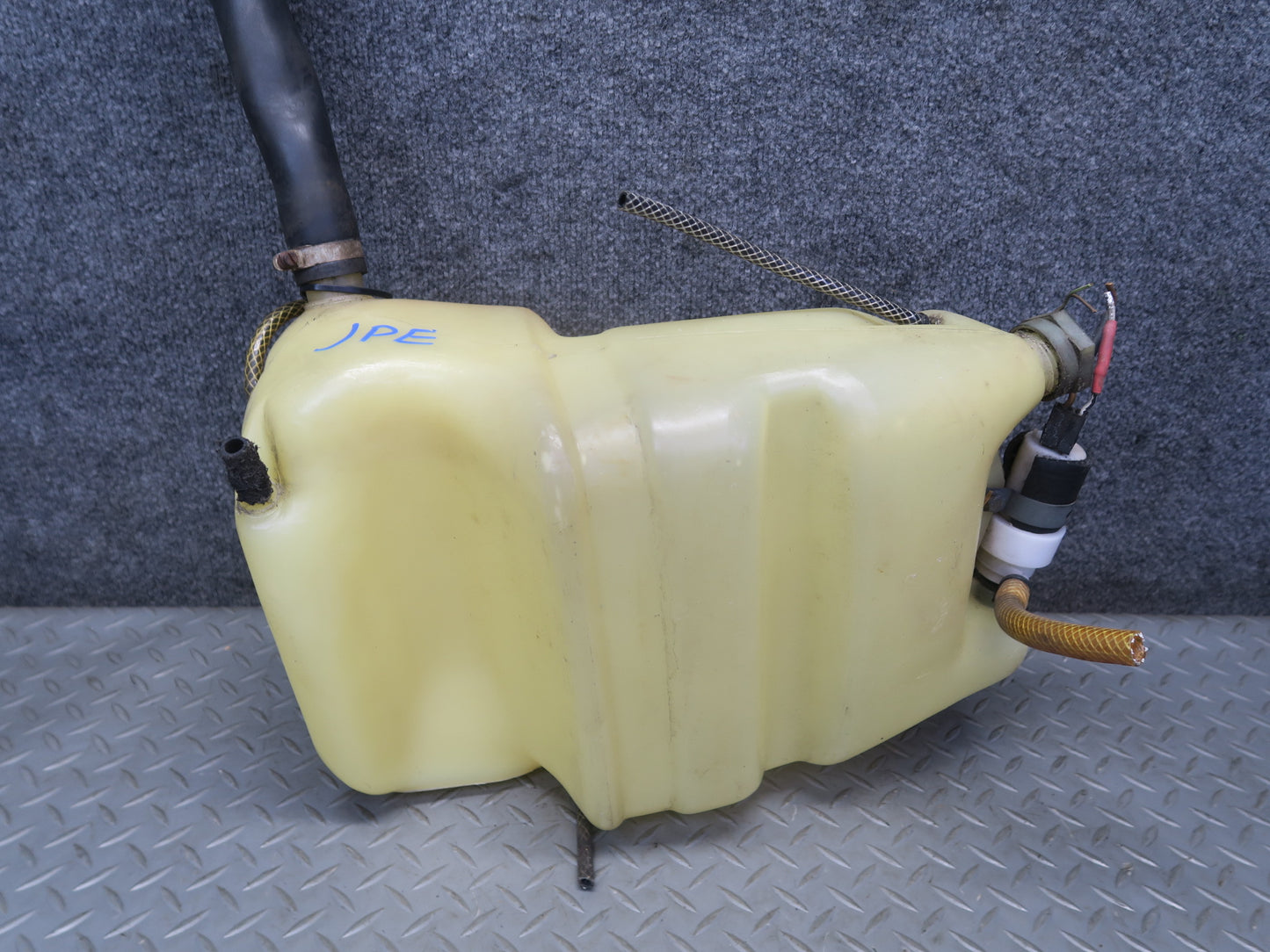 1984-1986 Porsche 928 Windshield Washer Fluid Reservoir Tank w Pump