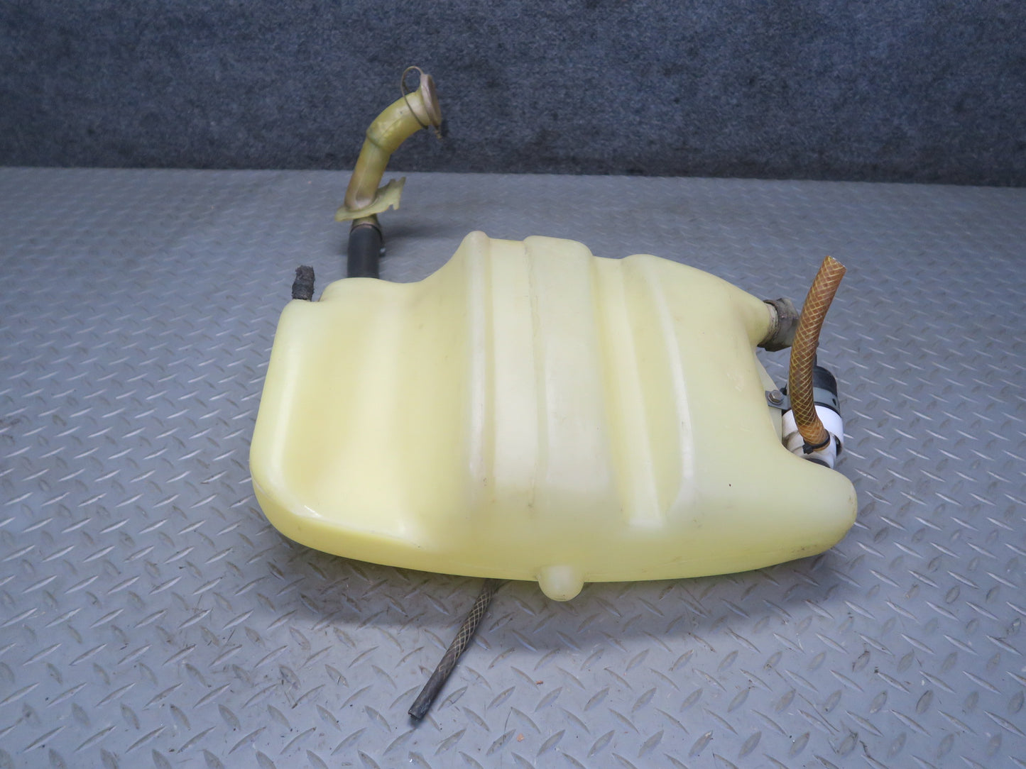 1984-1986 Porsche 928 Windshield Washer Fluid Reservoir Tank w Pump