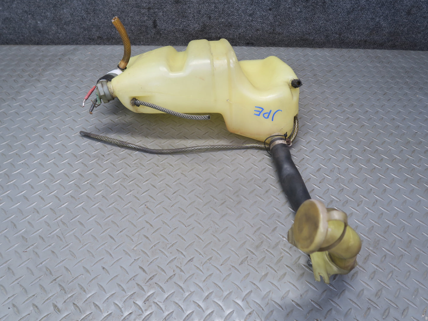 1984-1986 Porsche 928 Windshield Washer Fluid Reservoir Tank w Pump