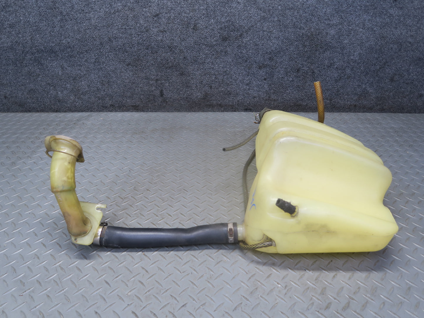 1984-1986 Porsche 928 Windshield Washer Fluid Reservoir Tank w Pump