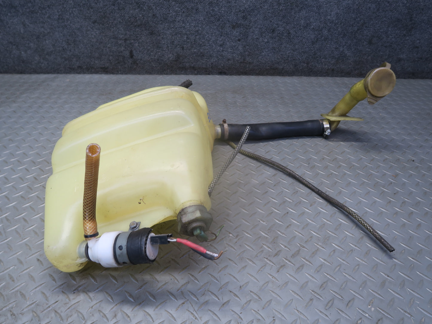 1984-1986 Porsche 928 Windshield Washer Fluid Reservoir Tank w Pump