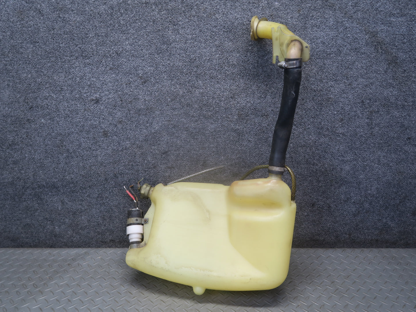 1984-1986 Porsche 928 Windshield Washer Fluid Reservoir Tank w Pump
