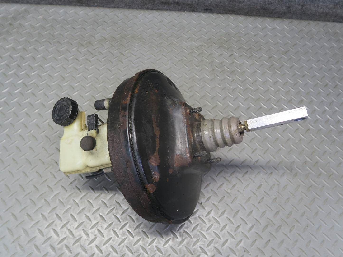 1984-1991 Porsche 928 Brake Master Cylinder Booster Fluid Reservoir 92835502524