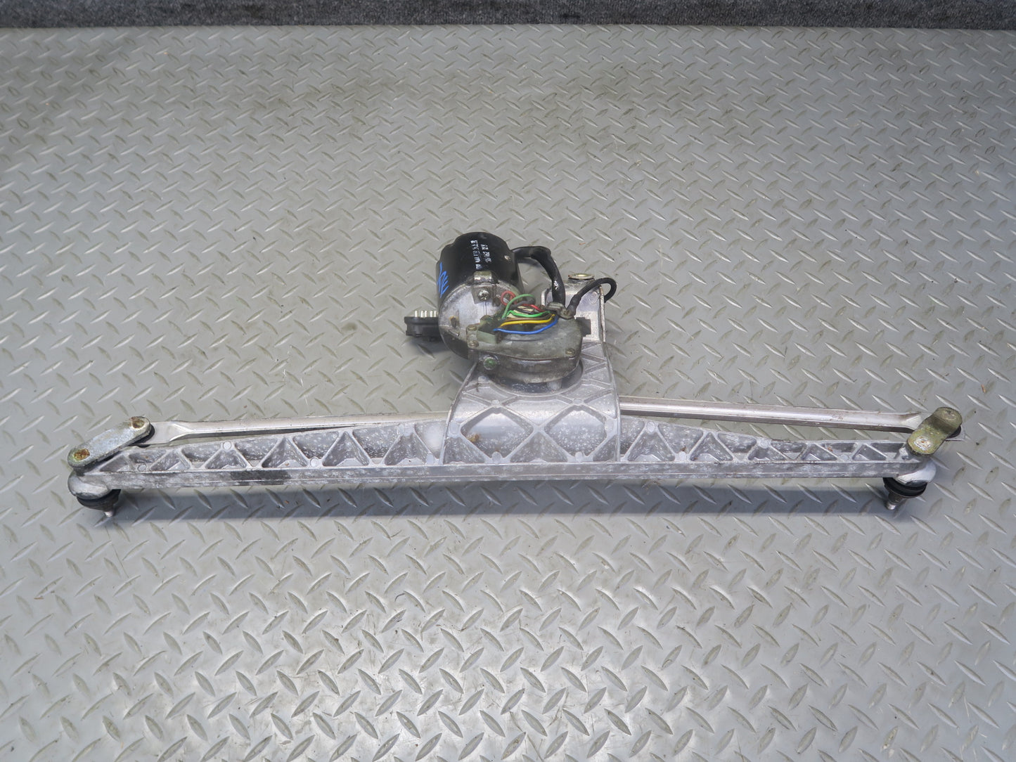 1985-1986 Porsche 928 Front Windshield Wiper Transmission Linkage w Motor