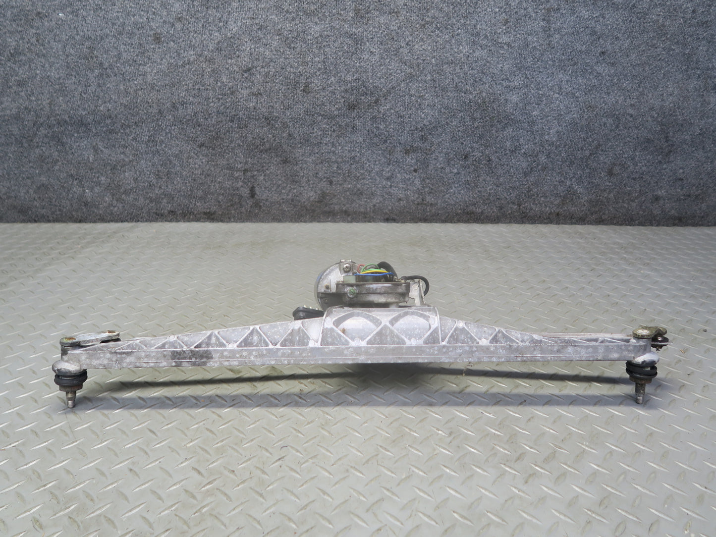 1985-1986 Porsche 928 Front Windshield Wiper Transmission Linkage w Motor
