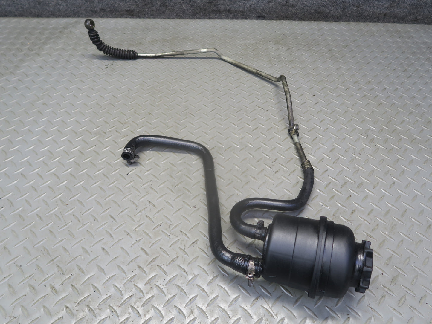 1985-1986 Porsche 928 Power Steering Fluid Reservoir Tank w Lines