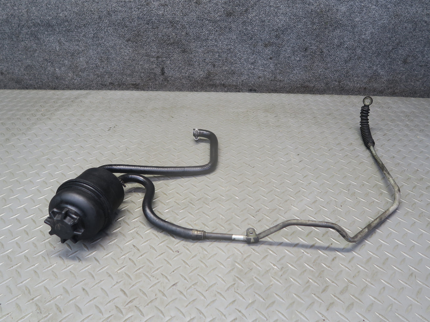 1985-1986 Porsche 928 Power Steering Fluid Reservoir Tank w Lines