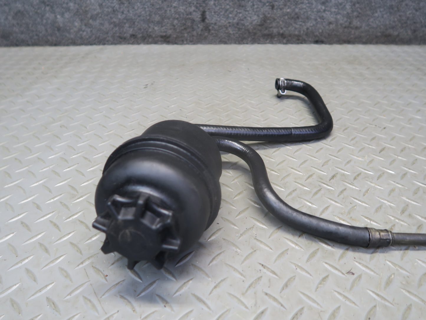 1985-1986 Porsche 928 Power Steering Fluid Reservoir Tank w Lines