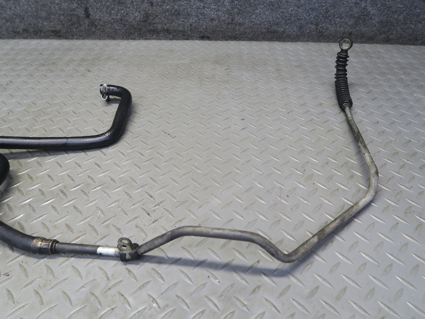 1985-1986 Porsche 928 Power Steering Fluid Reservoir Tank w Lines