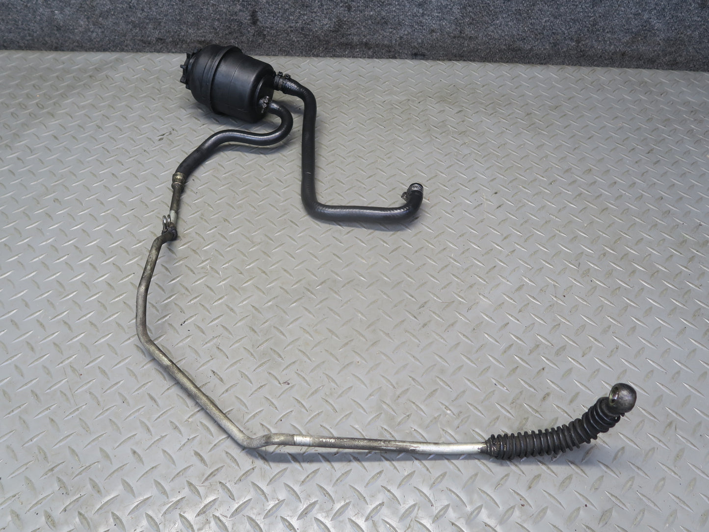 1985-1986 Porsche 928 Power Steering Fluid Reservoir Tank w Lines