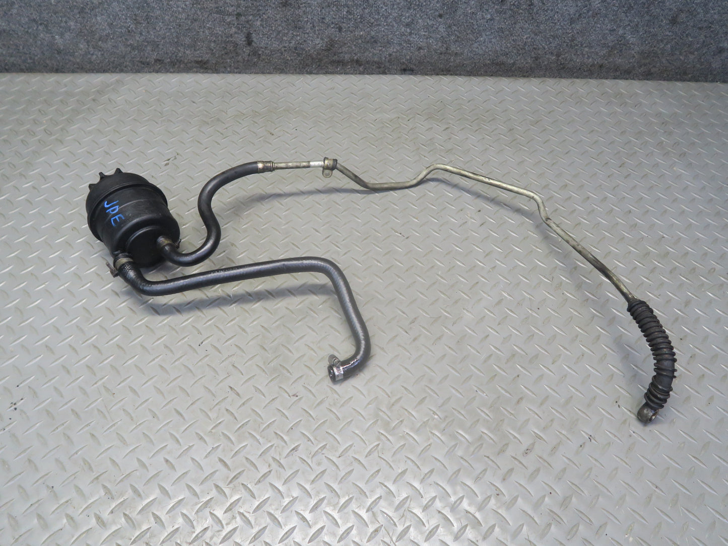 1985-1986 Porsche 928 Power Steering Fluid Reservoir Tank w Lines