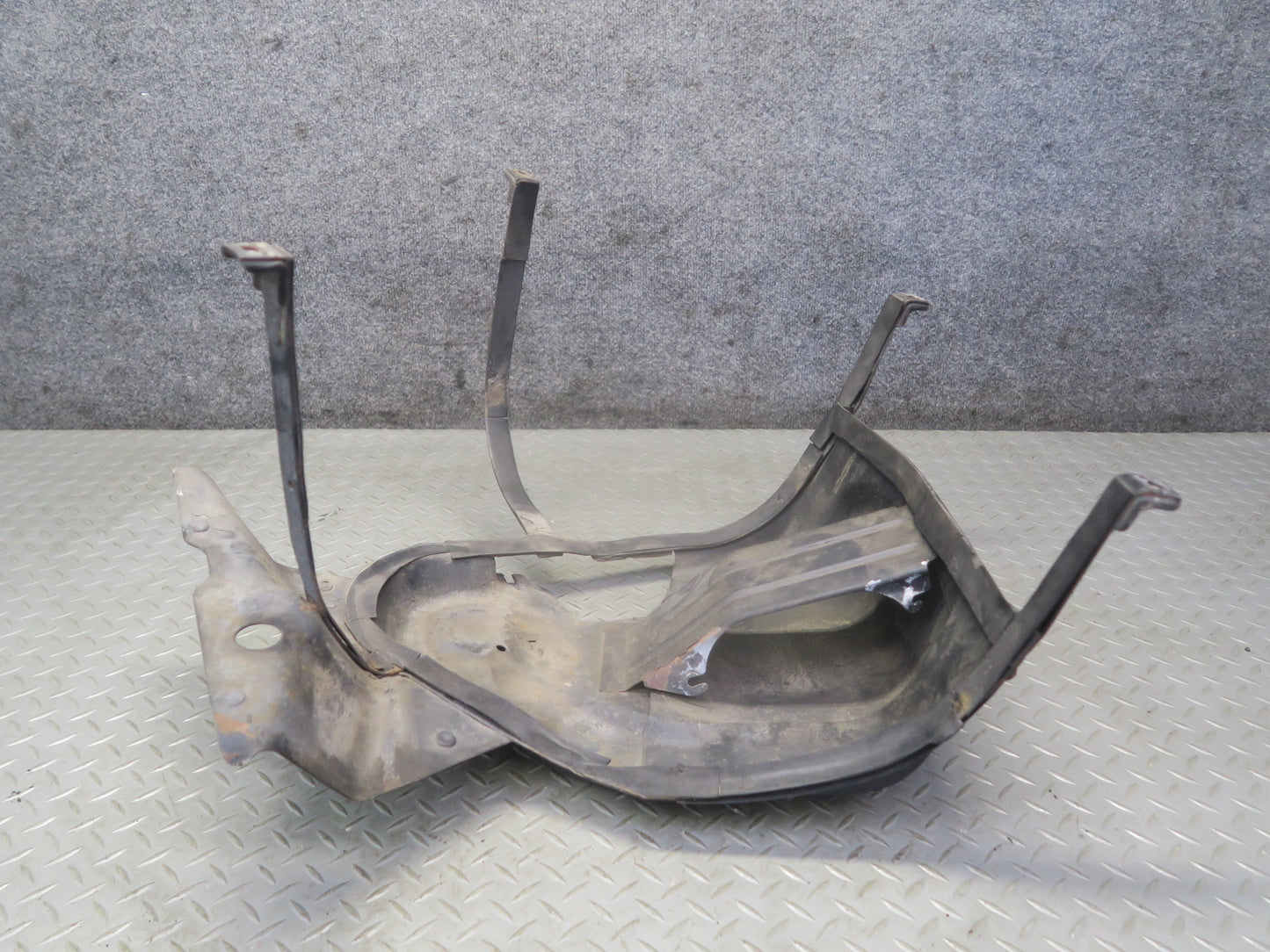 1984-1986 Porsche 928 Fuel Tank Mount Mounting Bracket Support