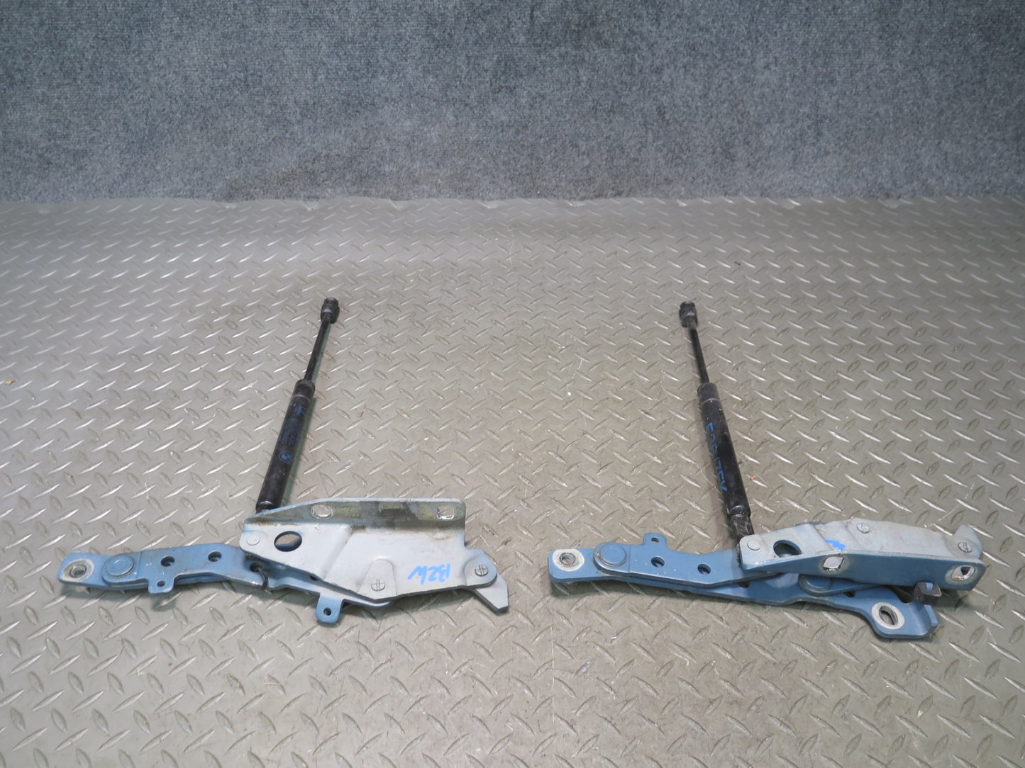 96-02 BMW E36/7 Z3 Set of 2 Front Left & Right Hood Bonnet Hinge w Support OEM