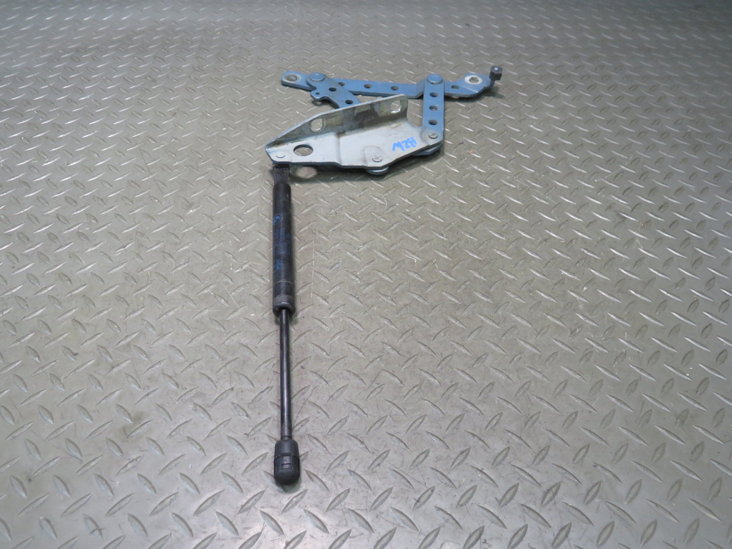 96-02 BMW E36/7 Z3 Set of 2 Front Left & Right Hood Bonnet Hinge w Support OEM