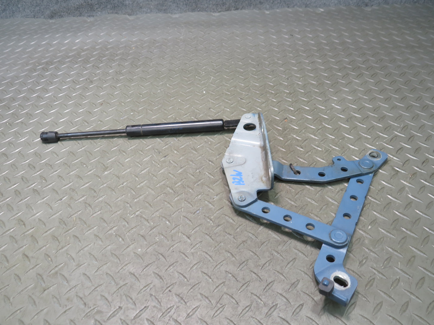 96-02 BMW E36/7 Z3 Set of 2 Front Left & Right Hood Bonnet Hinge w Support OEM