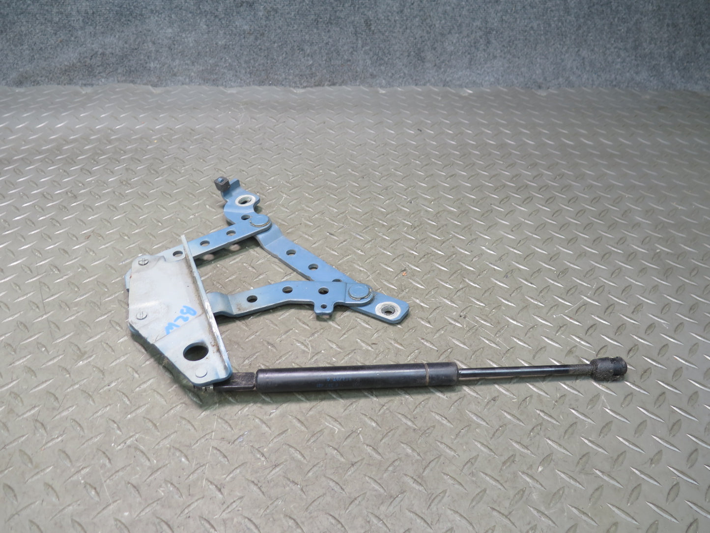 96-02 BMW E36/7 Z3 Set of 2 Front Left & Right Hood Bonnet Hinge w Support OEM
