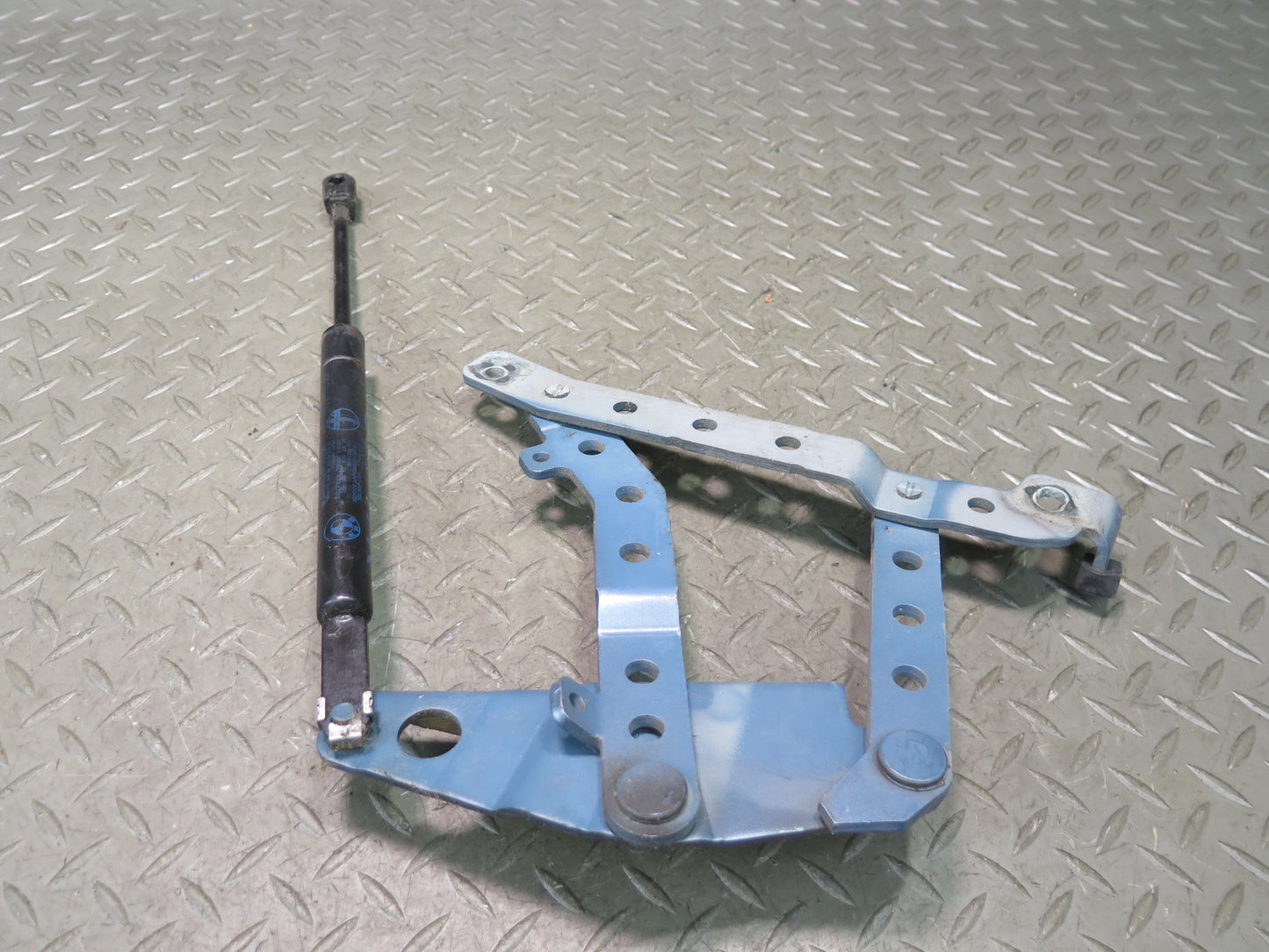 96-02 BMW E36/7 Z3 Set of 2 Front Left & Right Hood Bonnet Hinge w Support OEM