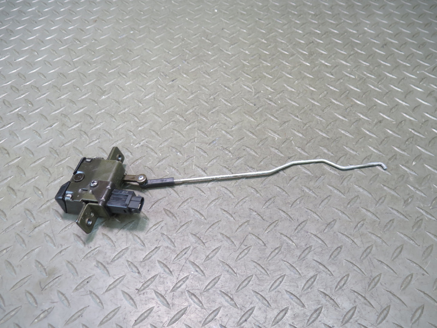 96-02 BMW E36/7 Z3 Roadster Rear Trunk Lid Lock Latch Actuator 1944690 OEM