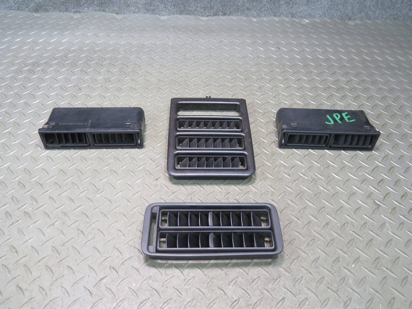 1984-1986 Porsche 928 S Center Console Left Right Door Air Vent Grille Set of 4