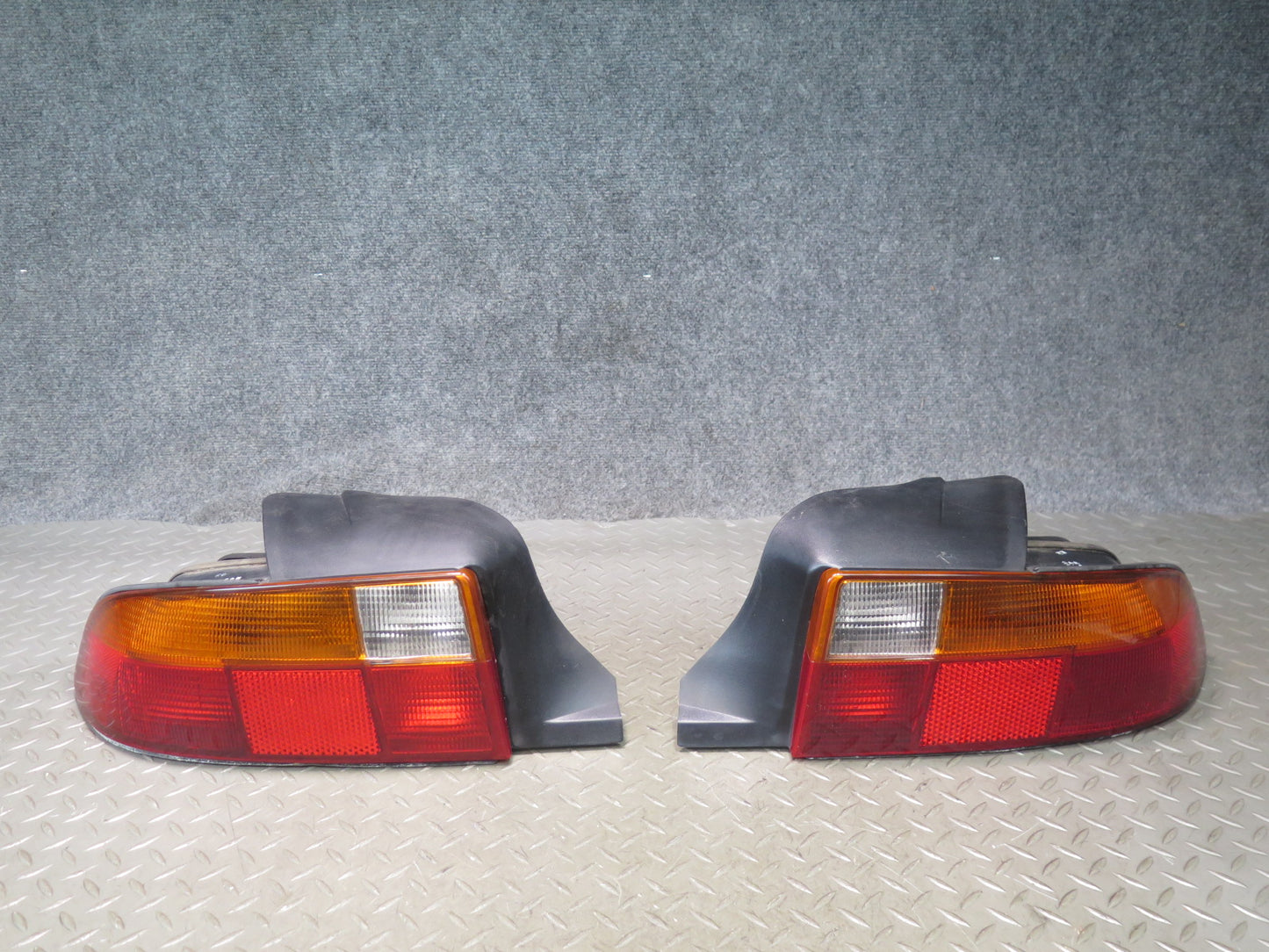 96-99 BMW E36/7 Z3 Roadster Set of 2 Rear Left & Right Tail Light Lamp OEM