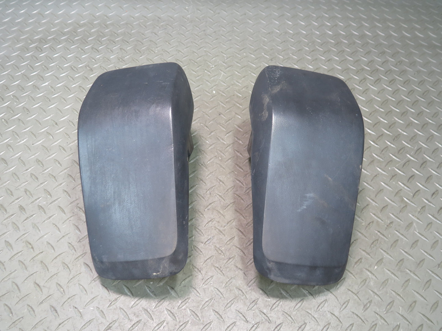 1984-1986 Porsche 928 S Rear Bumper Left & Right Side Rubber Guard Pad Set