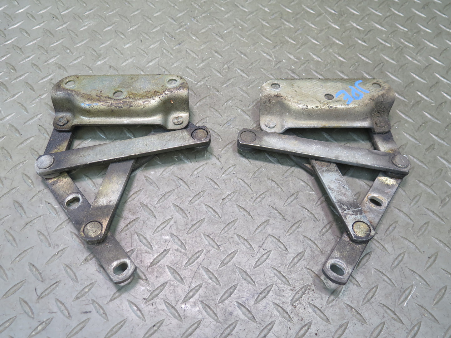 1984-1995 Porsche 928 S Front Right & Left Side Hood Bonnet Hinge Set
