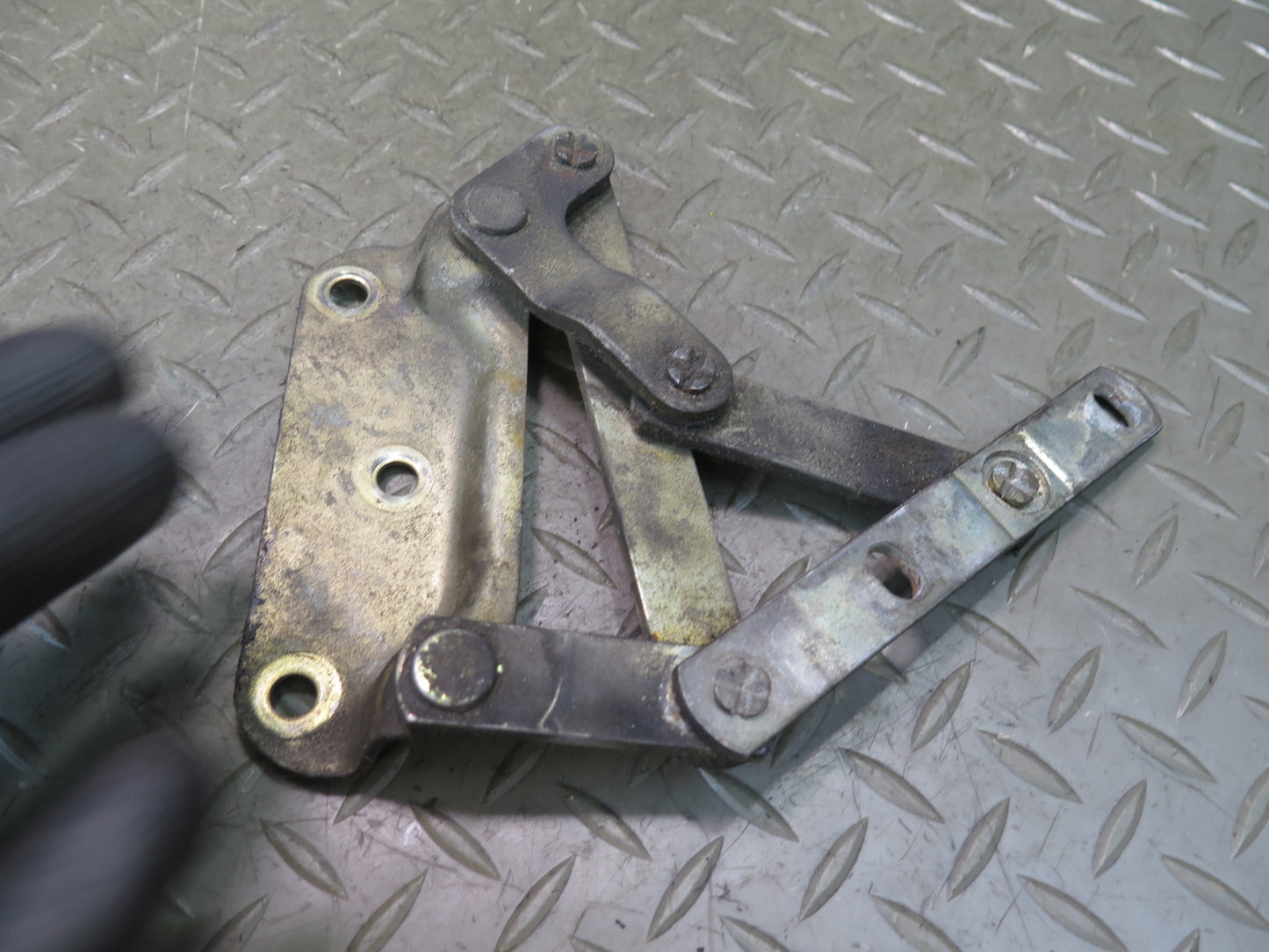 1984-1995 Porsche 928 S Front Right & Left Side Hood Bonnet Hinge Set