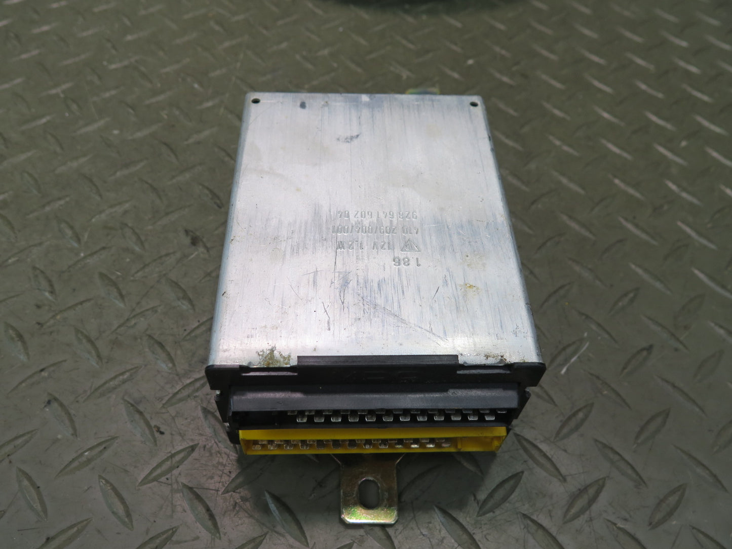 1984-1991 Porsche 928 S Central Locking Control Module Indicator Unit