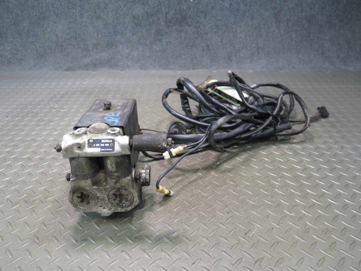 1985-1989 Porsche 928 S Anti Lock Brake ABS Pump Module W/ Wiring