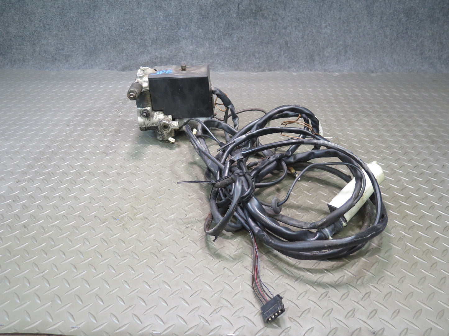1985-1989 Porsche 928 S Anti Lock Brake ABS Pump Module W/ Wiring