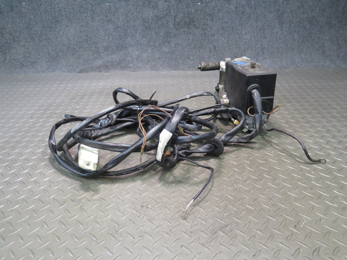 1985-1989 Porsche 928 S Anti Lock Brake ABS Pump Module W/ Wiring
