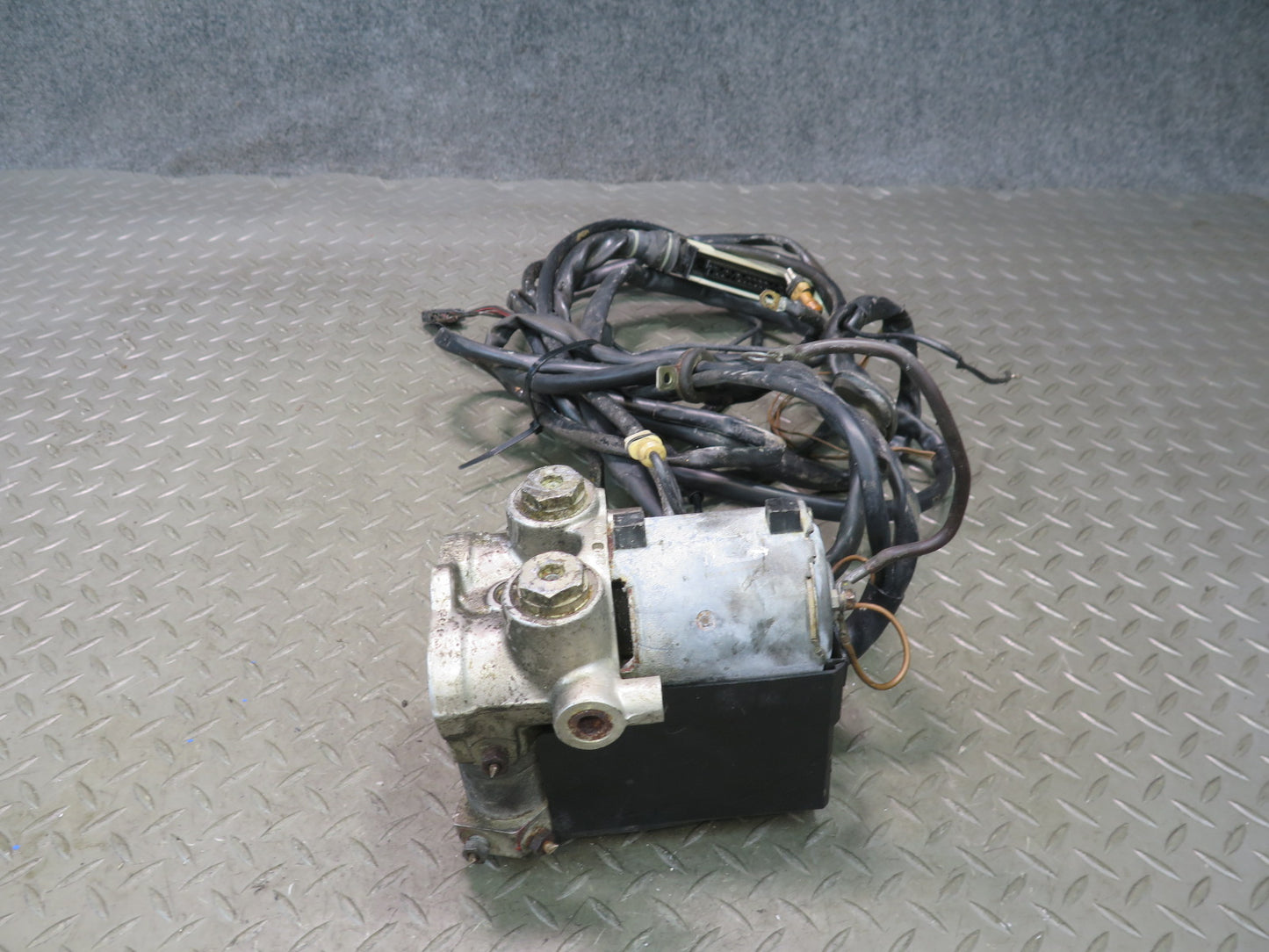 1985-1989 Porsche 928 S Anti Lock Brake ABS Pump Module W/ Wiring