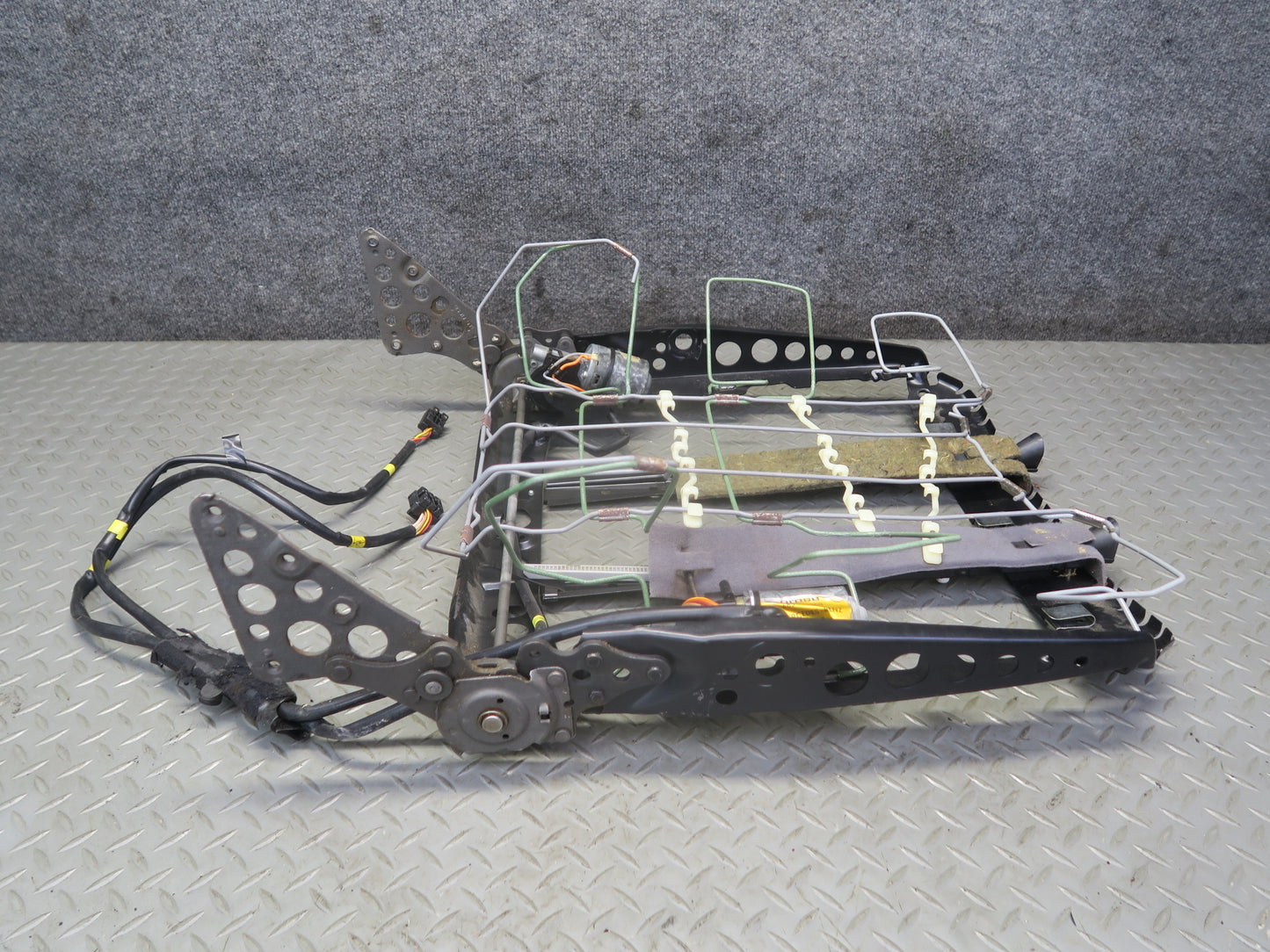 86-91 Mercedes W126 Sedan Front Left Driver Side Upper Seat Frame w Motors OEM