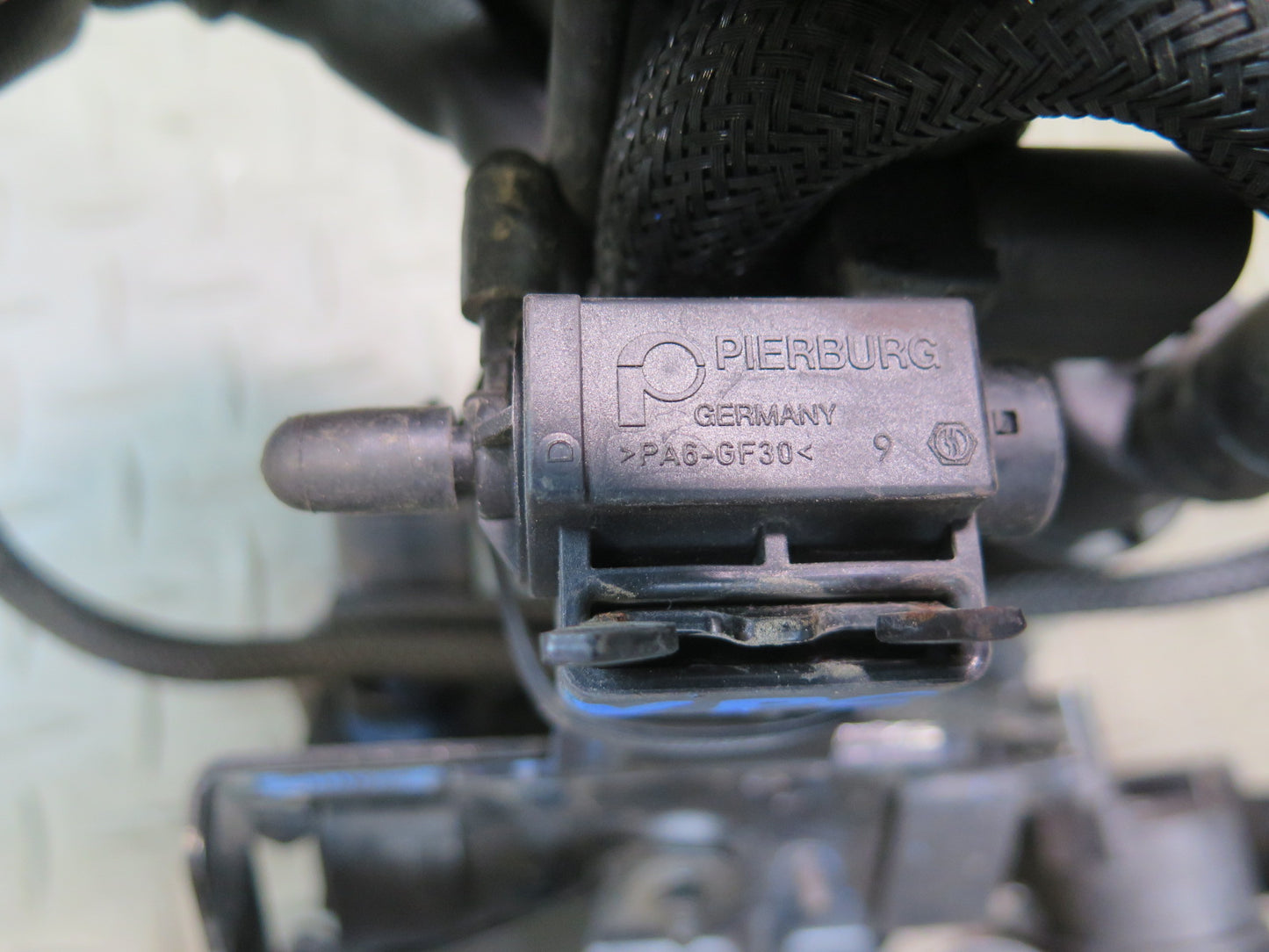 16-18 Porsche Cayenne 958 E-hybrid Vacuum Fuel Vent Purge Valve Solenoid Bracket