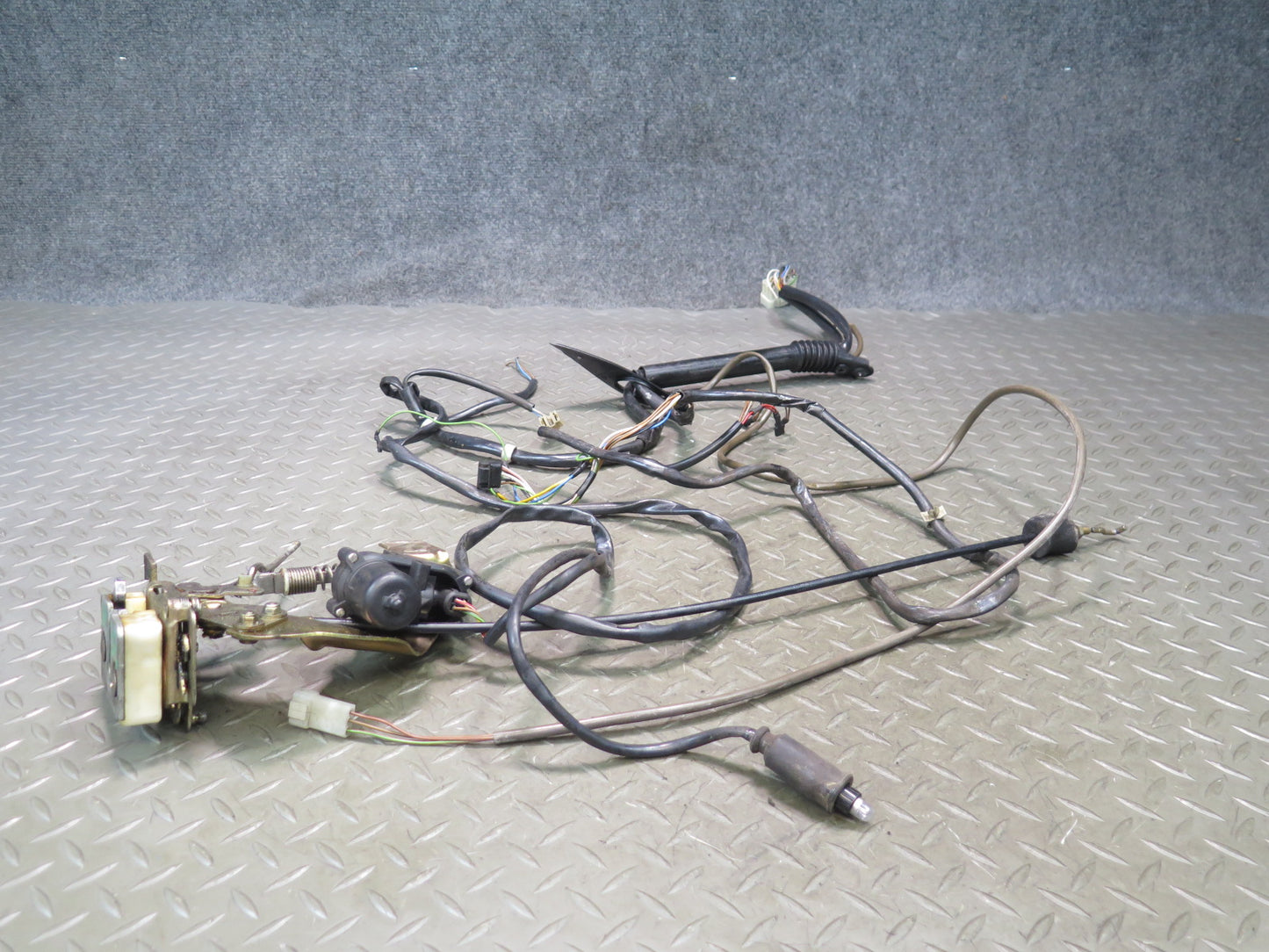 1984-1986 Porsche 928 Left Door Lock Latch Actuator W/ Wire Harness Assembly