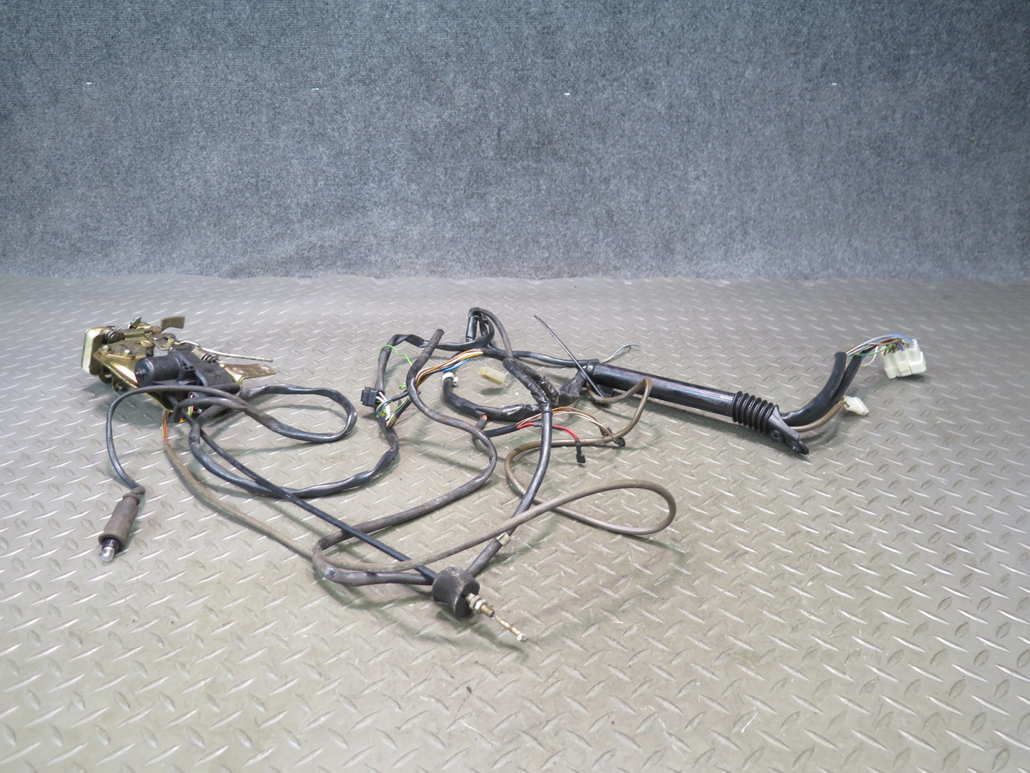 1984-1986 Porsche 928 Left Door Lock Latch Actuator W/ Wire Harness Assembly
