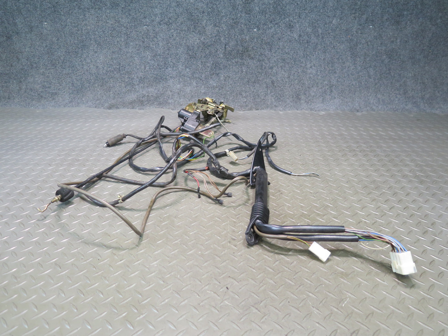1984-1986 Porsche 928 Left Door Lock Latch Actuator W/ Wire Harness Assembly