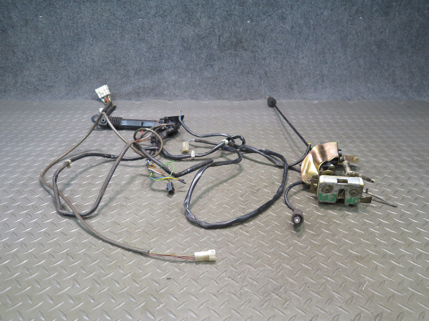 1984-1986 Porsche 928 Left Door Lock Latch Actuator W/ Wire Harness Assembly