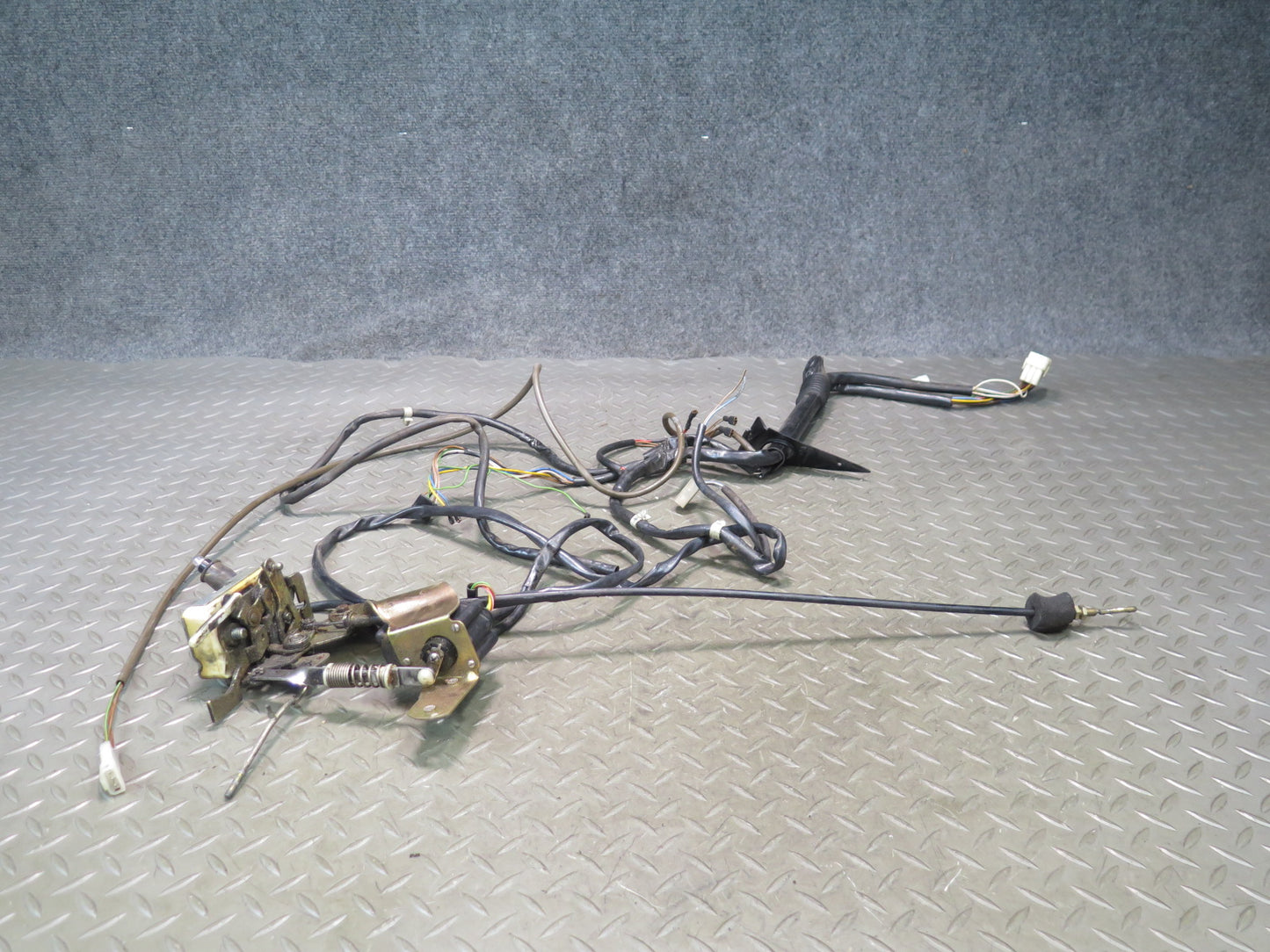 1984-1986 Porsche 928 Left Door Lock Latch Actuator W/ Wire Harness Assembly