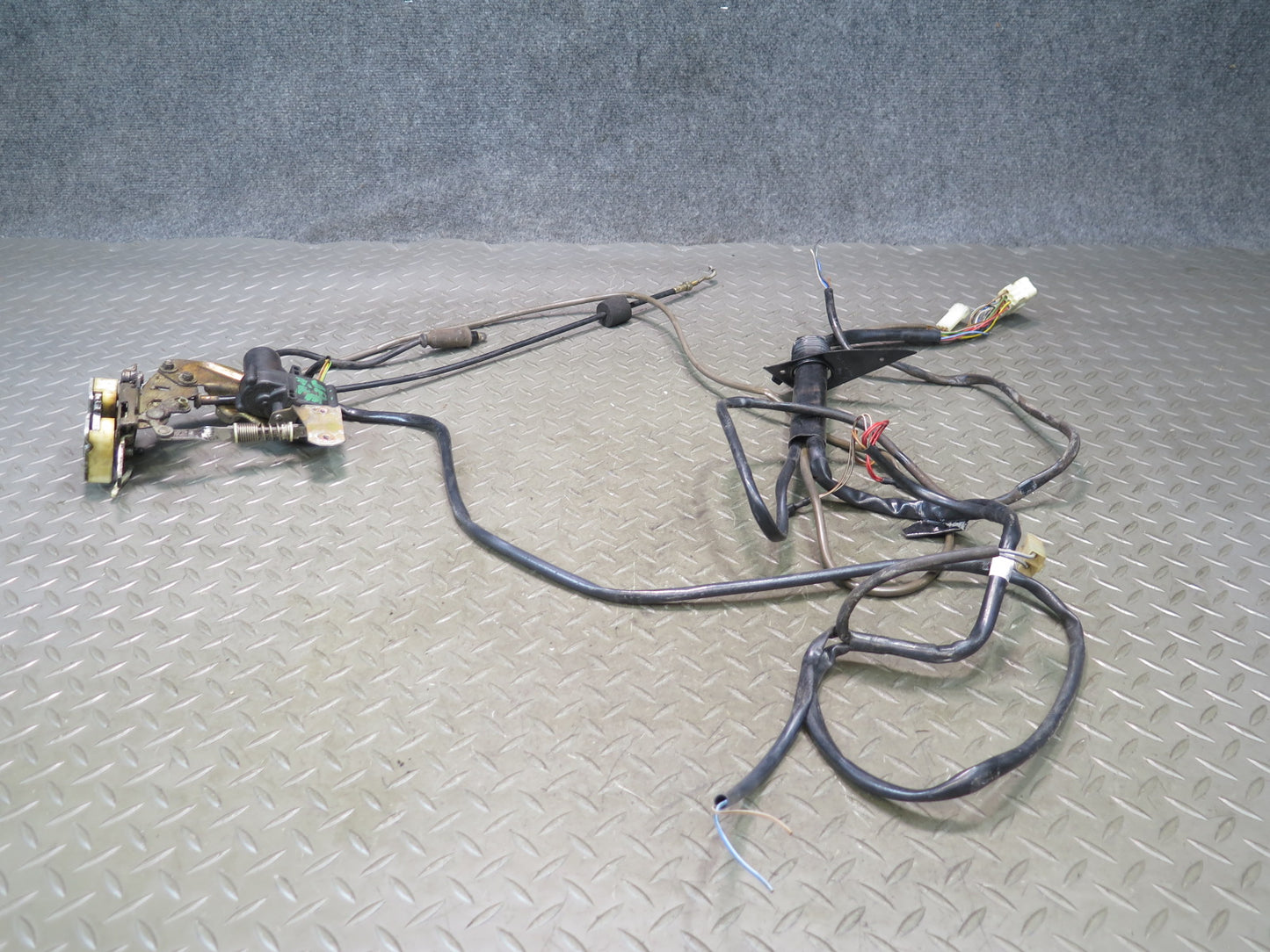 1984-1986 Porsche 928 Right Door Lock Latch Actuator W/ Wire Harness Assembly