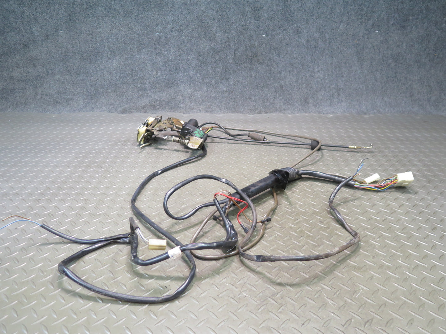 1984-1986 Porsche 928 Right Door Lock Latch Actuator W/ Wire Harness Assembly