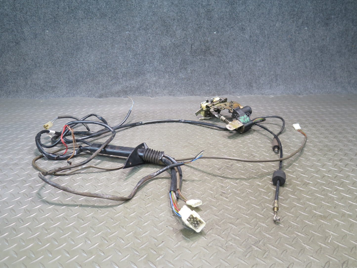 1984-1986 Porsche 928 Right Door Lock Latch Actuator W/ Wire Harness Assembly