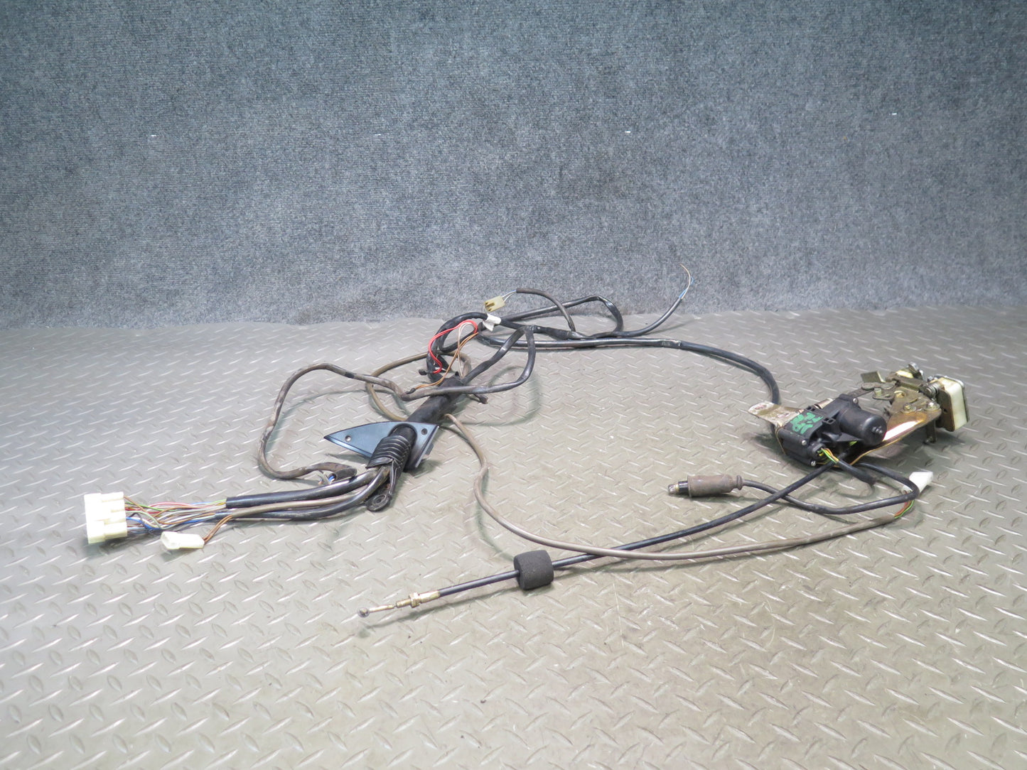 1984-1986 Porsche 928 Right Door Lock Latch Actuator W/ Wire Harness Assembly